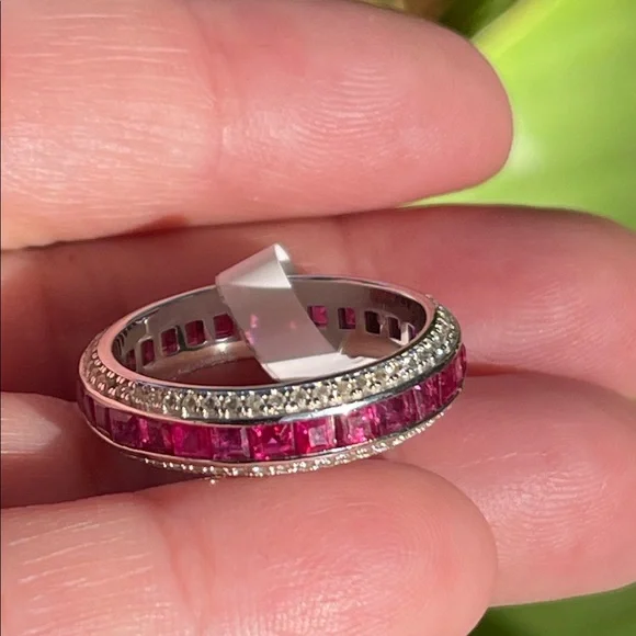 Dazzling Silver and Pink Gemstone Ring - Picture 7 of 10